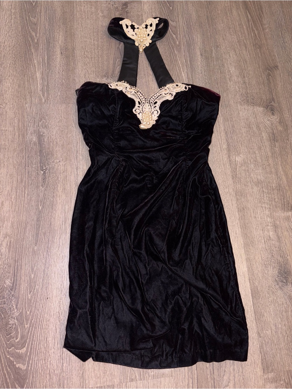 Scott McClintock Black One-Shoulder Velvet Dress with Cream Lace Accent